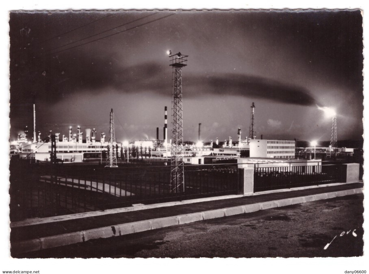 LACQ Vue De Nuit Sur Les Usines (carte Photo) - Lacq