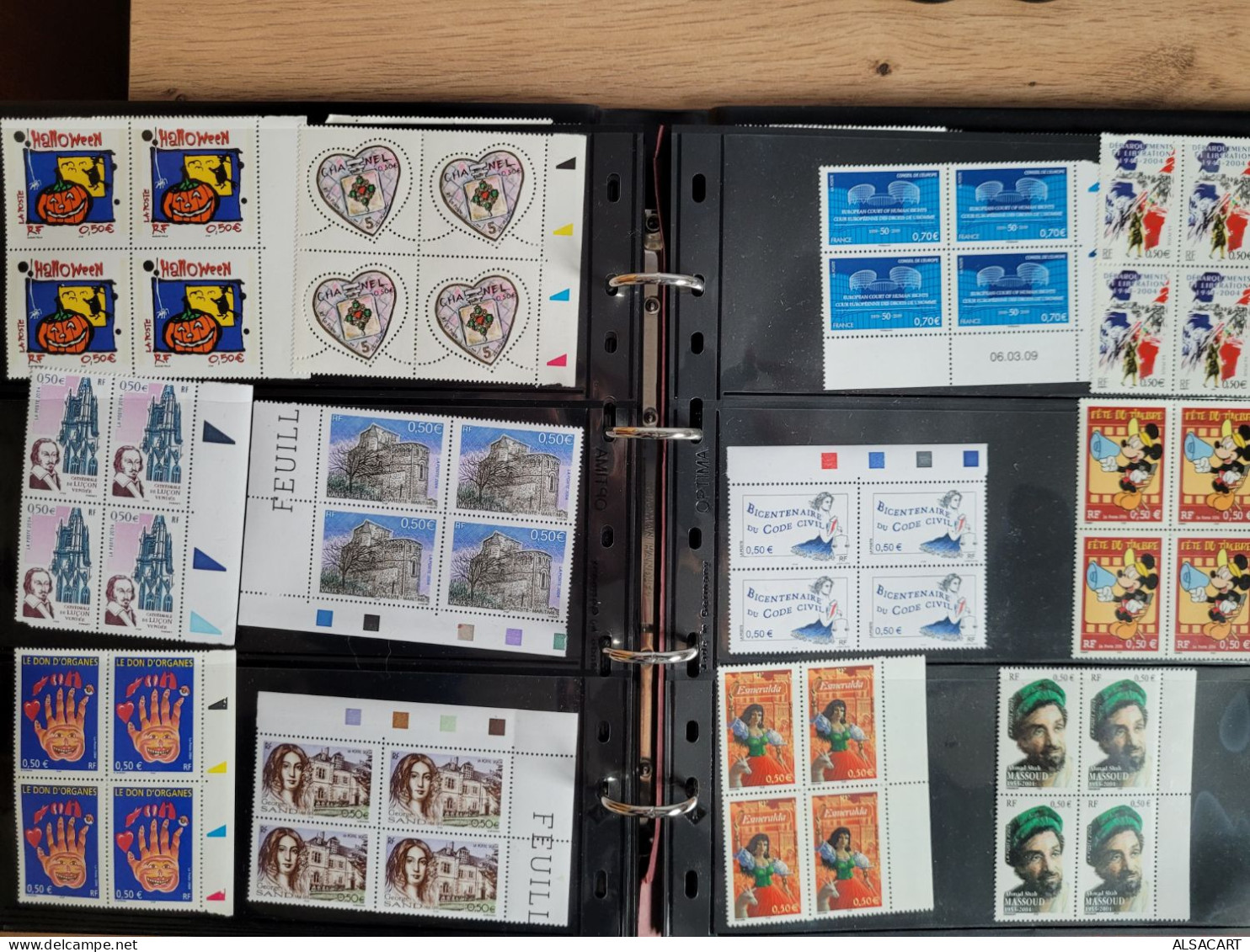 vend collection de blocs de 4 et quelques bandes de timbres français , sous faciale , faciale environs 250 euros