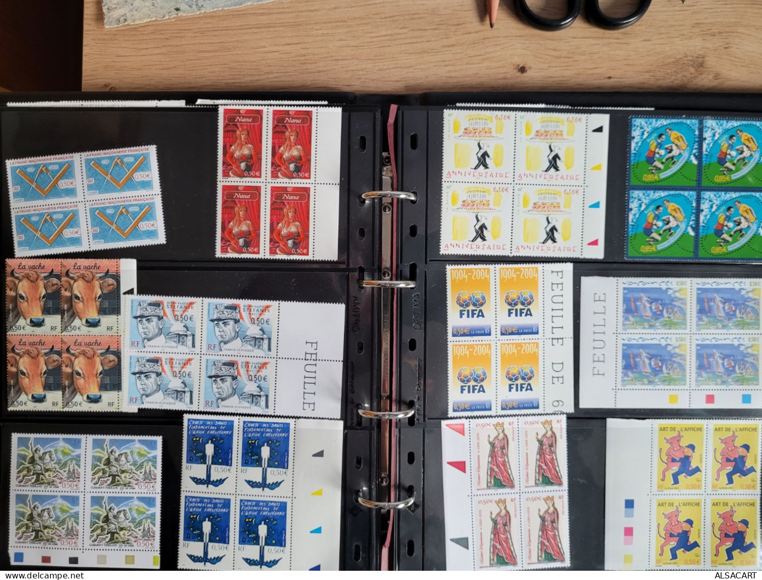vend collection de blocs de 4 et quelques bandes de timbres français , sous faciale , faciale environs 250 euros