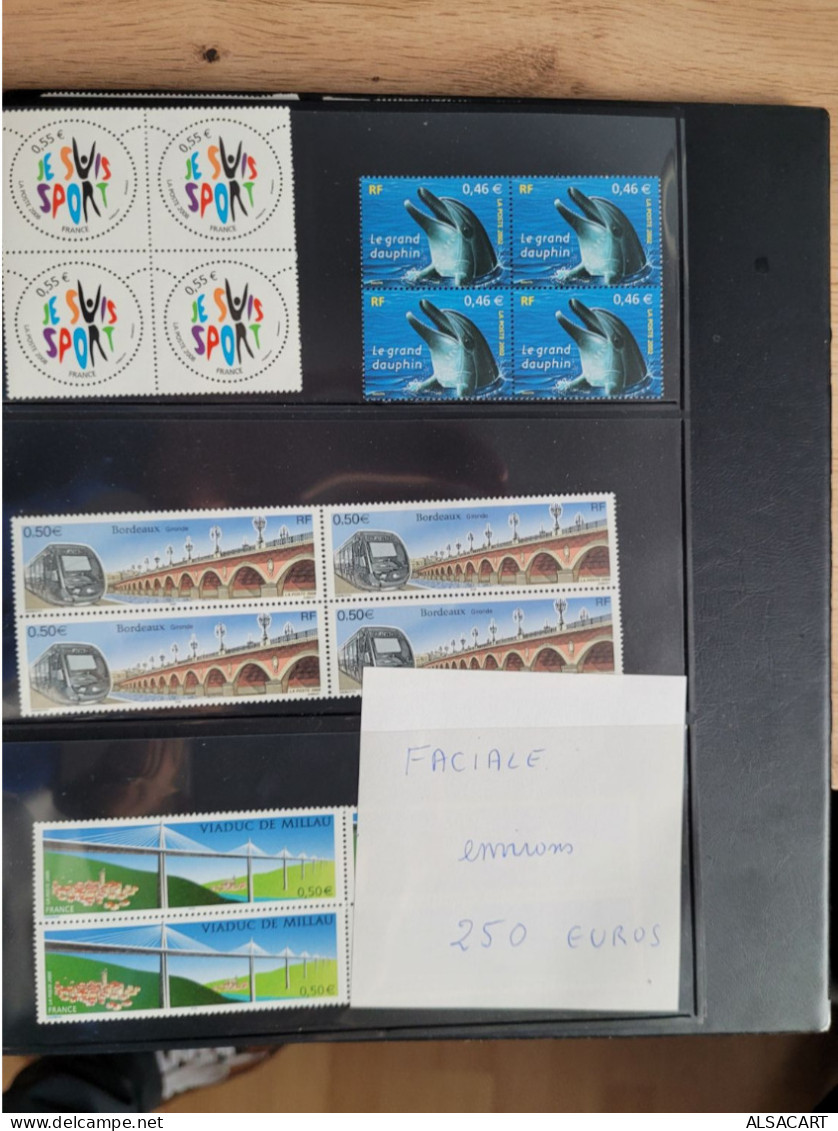 vend collection de blocs de 4 et quelques bandes de timbres français , sous faciale , faciale environs 250 euros