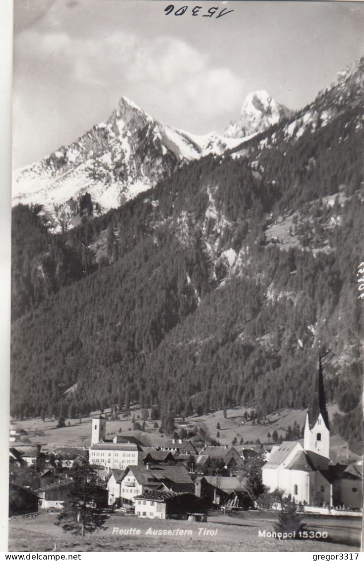 E4486) REUTTE Im Ausserfern - Tirol - Alte FOTO AK Mit Bauernhof Und 2 Kirchen ALT ! - Reutte