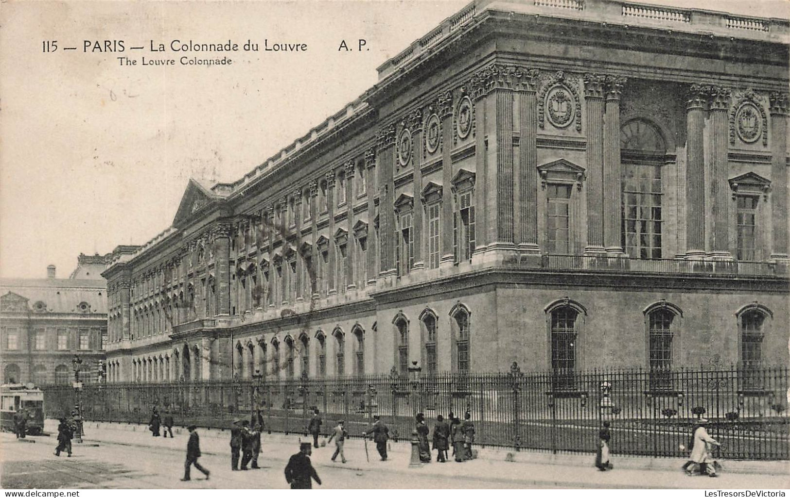 FRANCE - Paris - Vue Panoramique De La Colonnade Du Louvre A P - Animé - Carte Postale Ancienne - Kirchen