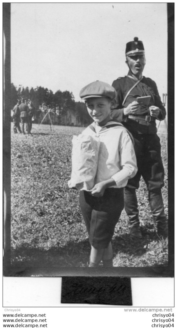 65Cu  Suisse Photo Guerre 14/18 Büreu Enfant Au Sac De Gourmandises - Autres & Non Classés