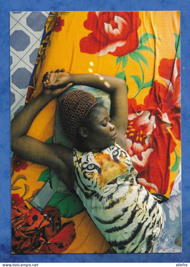 CPM Niger Photo Artistique - PIN UP Jeune Femme Faisant La Sieste Dans Un Tee Shirt à Tête De Léopard Photo Marie HALD - Niger