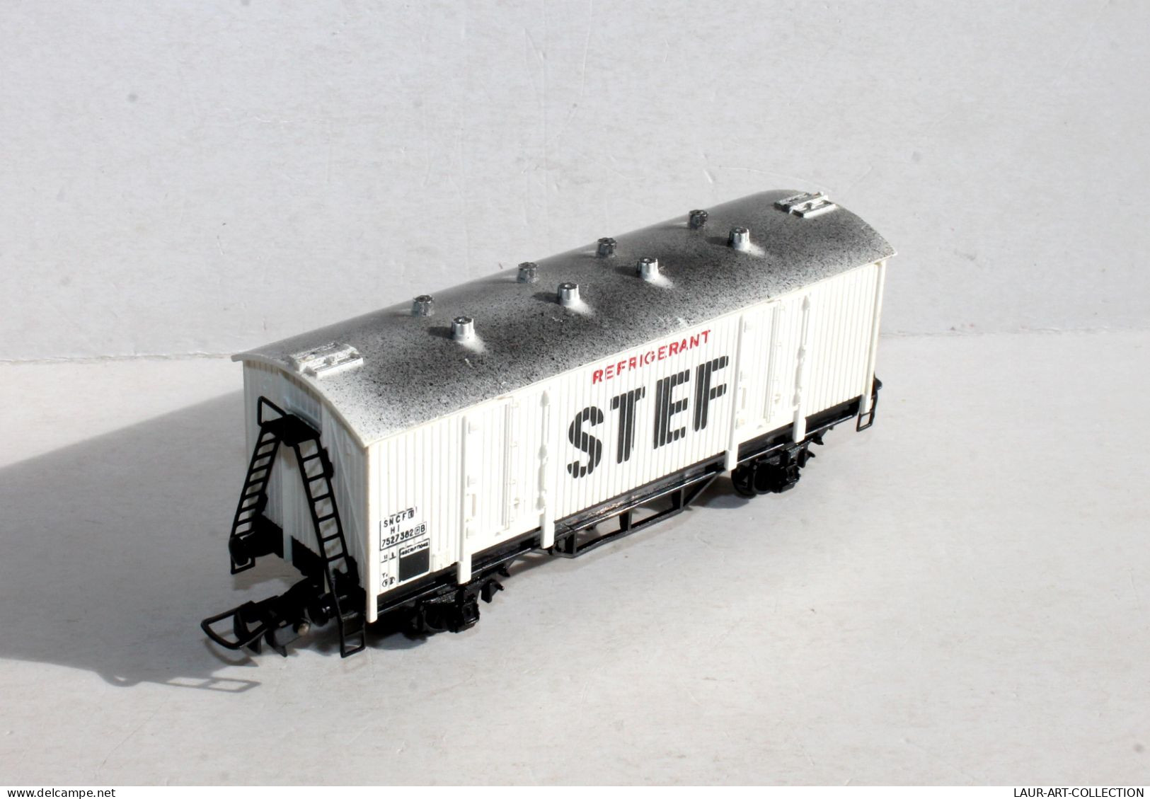 HORNBY HO WAGON REFRIGERANT STEF SNCF HI7527382 FOURGON FRIGORIFIQUE MARCHANDISE / TRAIN MODELISME FERROVIAIRE (1002.6 - Goods Waggons (wagons)