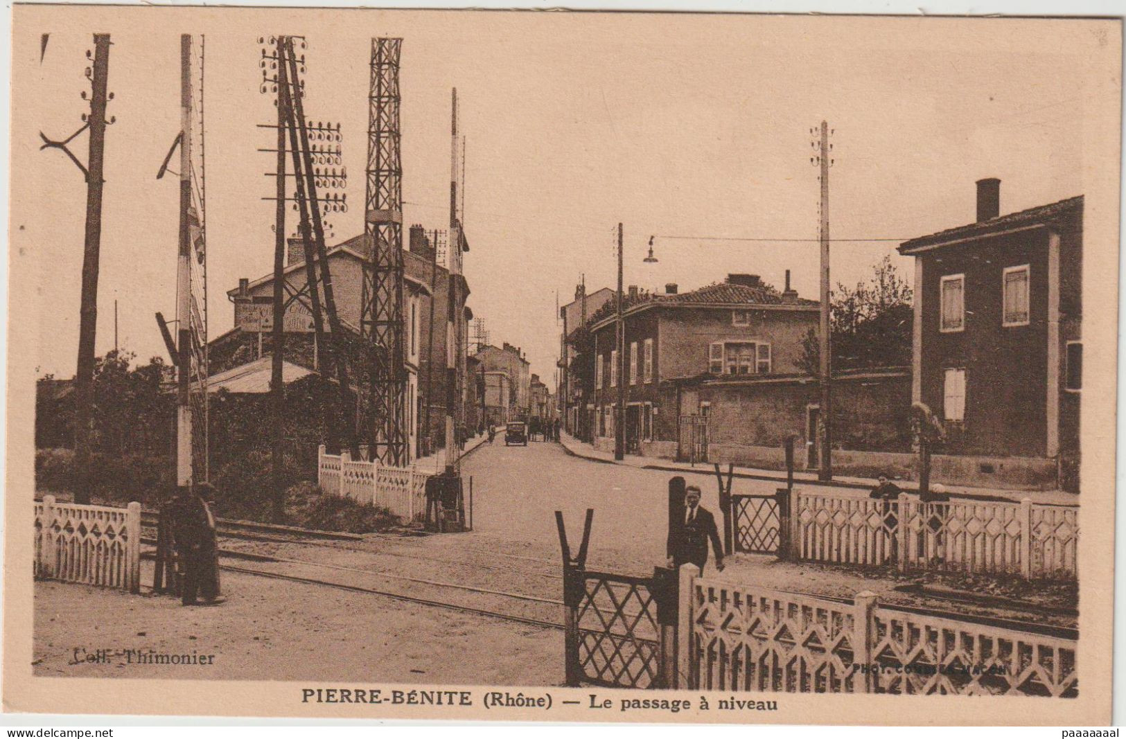 PIERRE BENITE  LE PASSAGE A NIVEAU - Pierre Benite