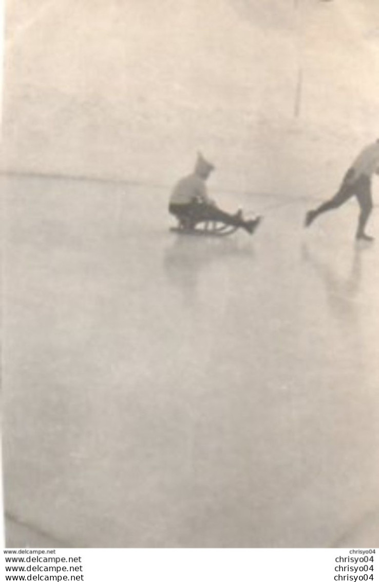 8-65Cu  Suisse Andermatt En 1910 En Luge Sur La Patinoire Photo N°8 - Andermatt