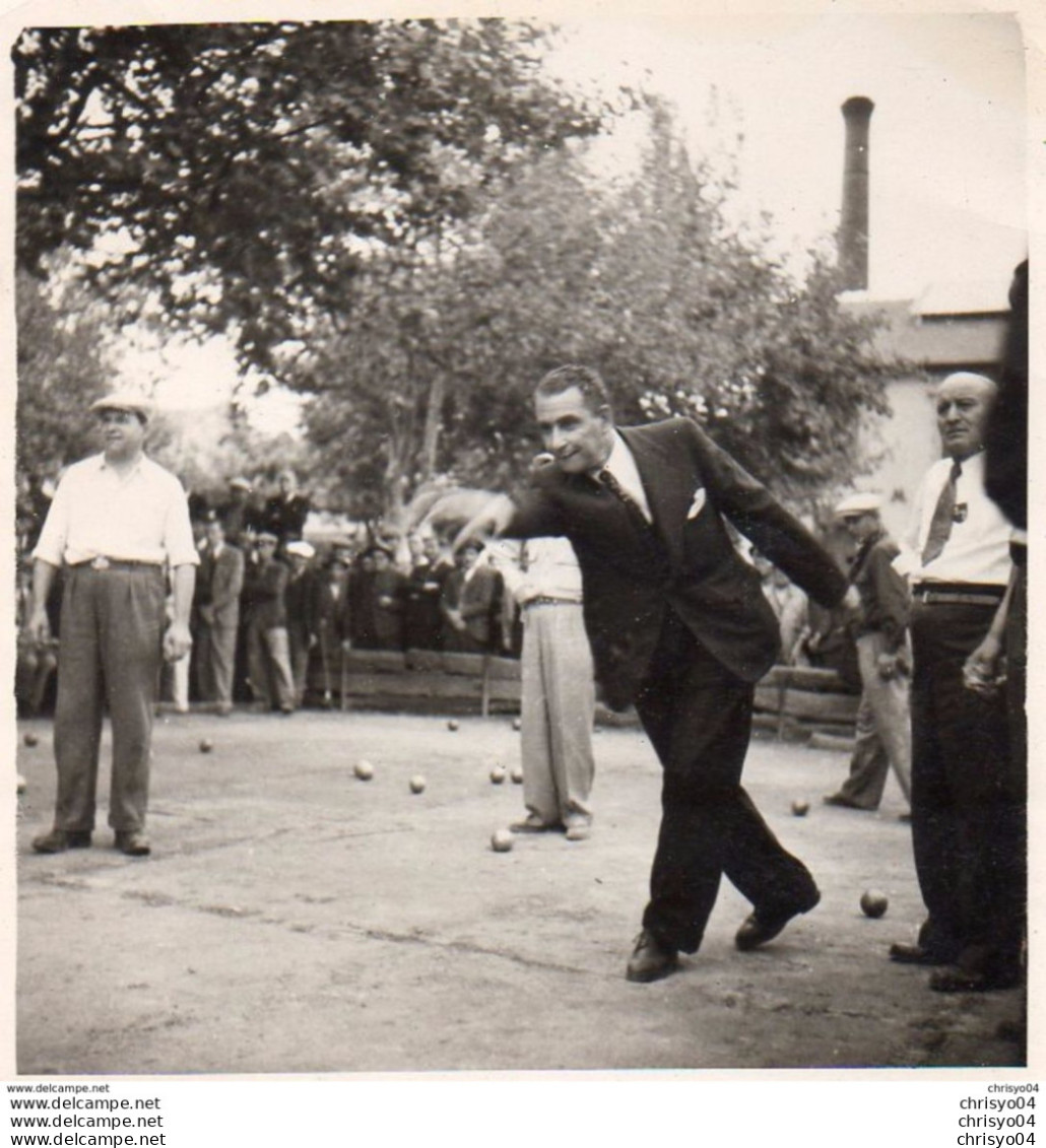 711Ai   Photo Jeu Provençal Boules Pétanque Jour De Concours Lancer Du Bouchon Par Un Dignitaire - Petanca