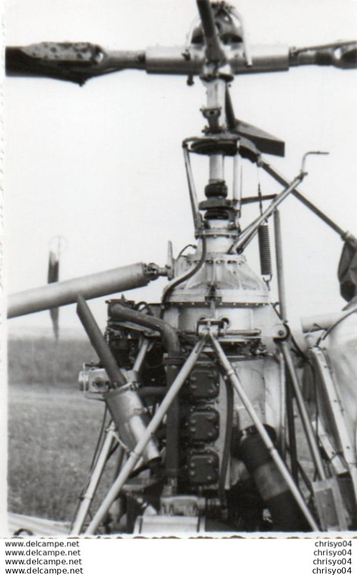 83Gt  Photo Originale N°4 Hélicoptère Hiller 360 F-BEEG Chauss. Stemm Coupe Internationale De Paris En 1952 - Helicópteros