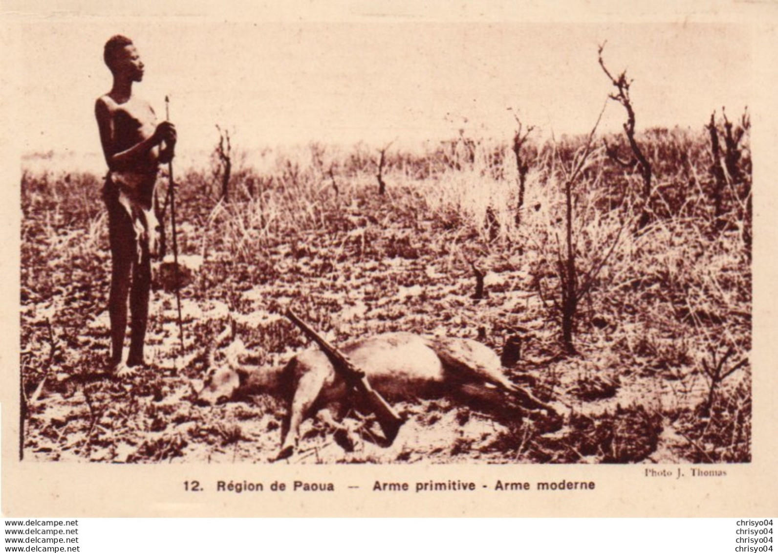 84Vn   Centrafrique Region De Paoua Chasseur Antilope Sagaie Et Fusil - Centrafricaine (République)