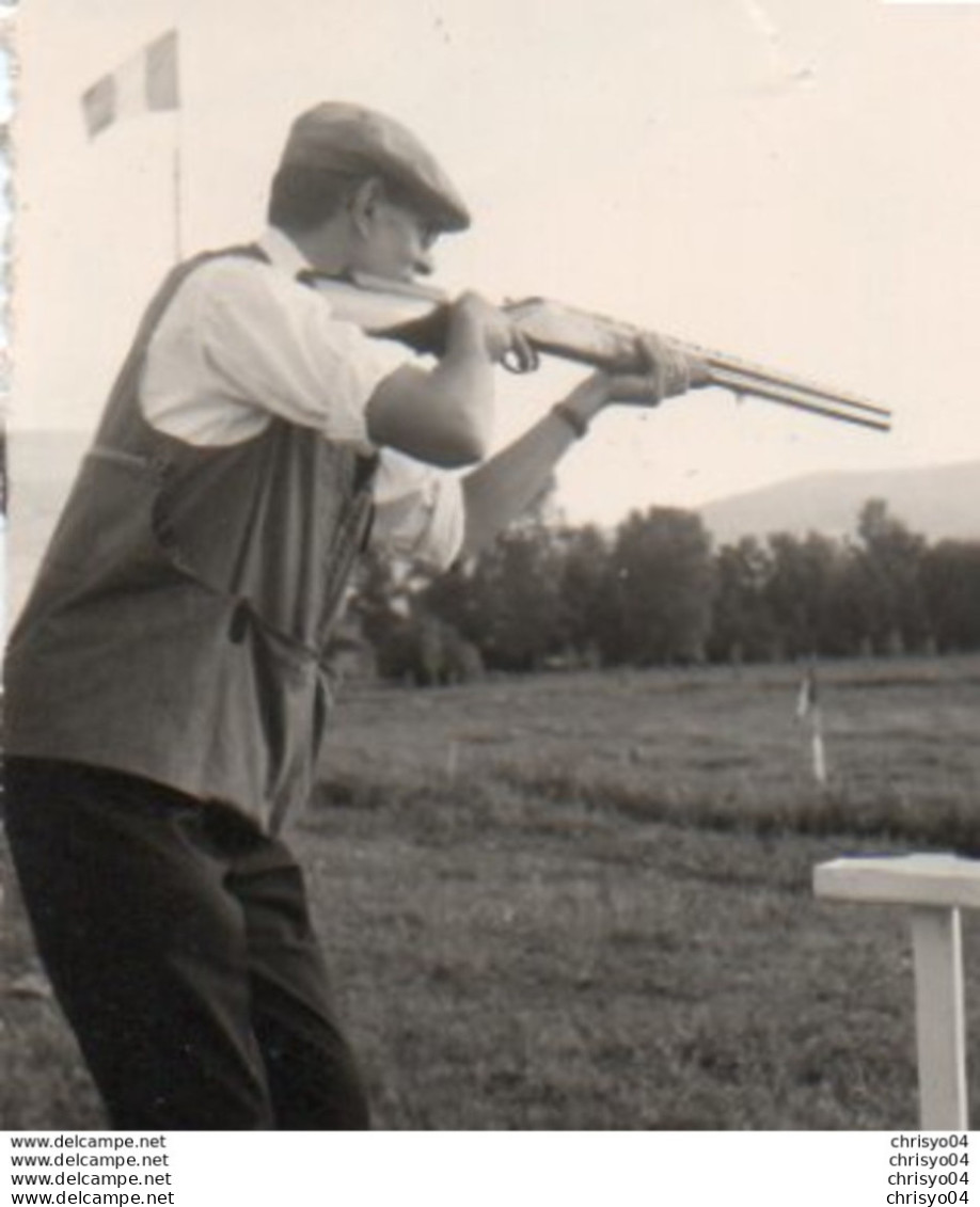 95Eb  Photo Tir Au Fusil De Chasse Pigeons D'argile Ball Trap à Roanne En 1965 - Schieten (Wapens)