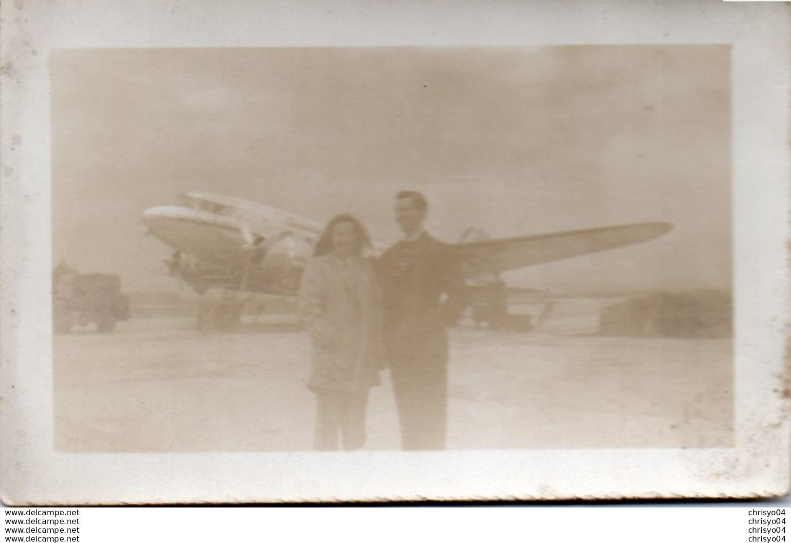 910Cr  Photo Canada Québec Devant L'avion Ligne Quebec Montréal En 1948 Aviation - Québec - La Cité