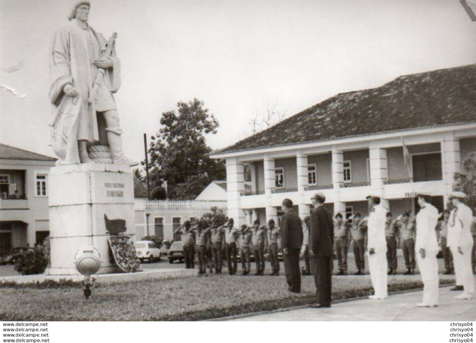 V48Pt  Photo Sao Tome Et Principe Gouverneur Fêtant 503eme Anniversaire De La Découverte Escobar Monument - Sao Tome And Principe