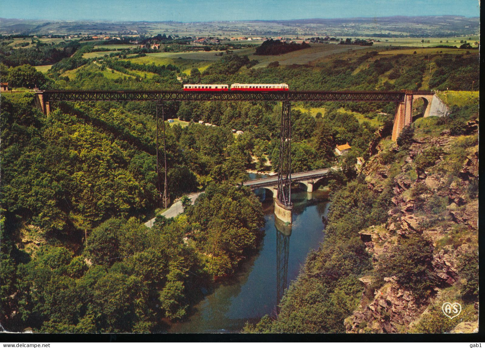 TRAINS --- Vallee De La Sioule -- Le Viaduc De Rouzat -- Construit Pa Eiffel - Kunstwerken