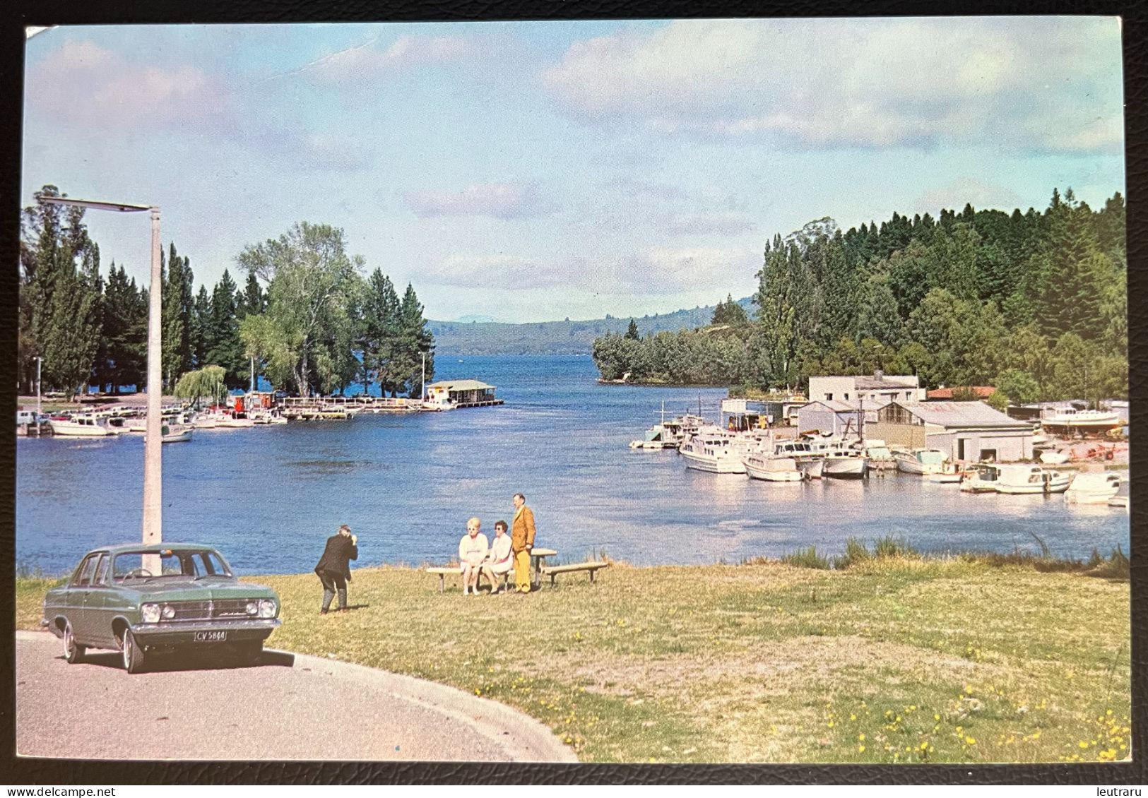 New Zealand, Taupo, Entrance To Boat Harbour, Animated Old Car And People, Nice Postcard - Nouvelle-Zélande