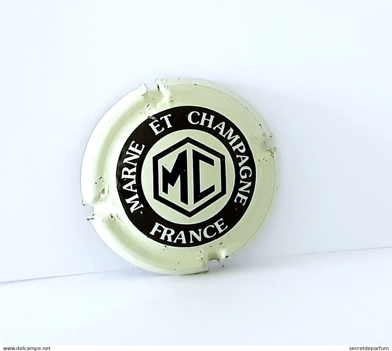 Capsules Ou Plaques De Muselet CHAMPAGNE MARNE  Et CHAMPAGNE - Collections