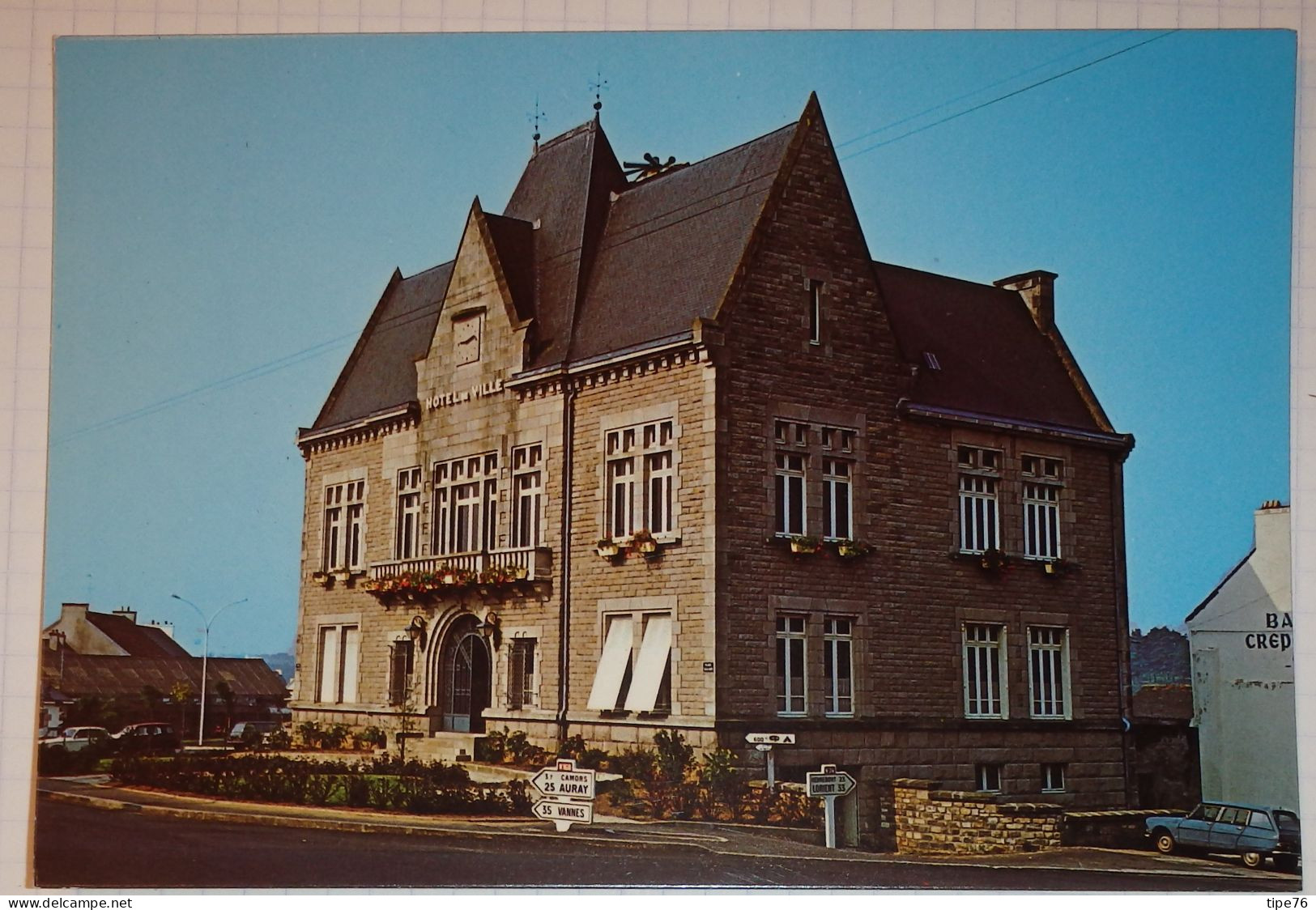 56 Morbihan CPM Baud L'hôtel De Ville- Voiture Citroën Ami 8 - Baud