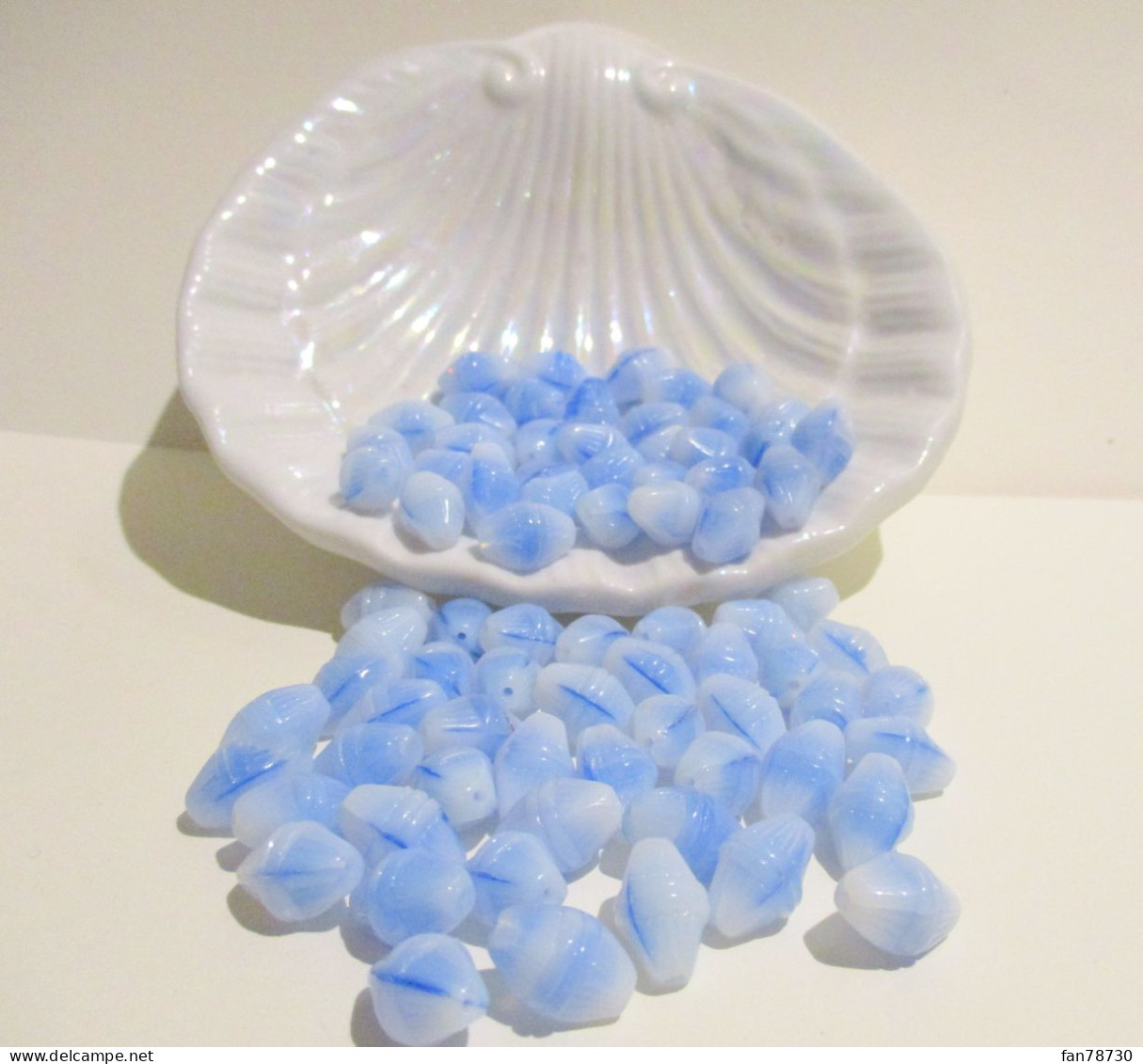 Perles X 60, En Verre Ovales Dégradées De Bleu Jusqu'au Blanc - Frais Du Site Déduits - Perlas