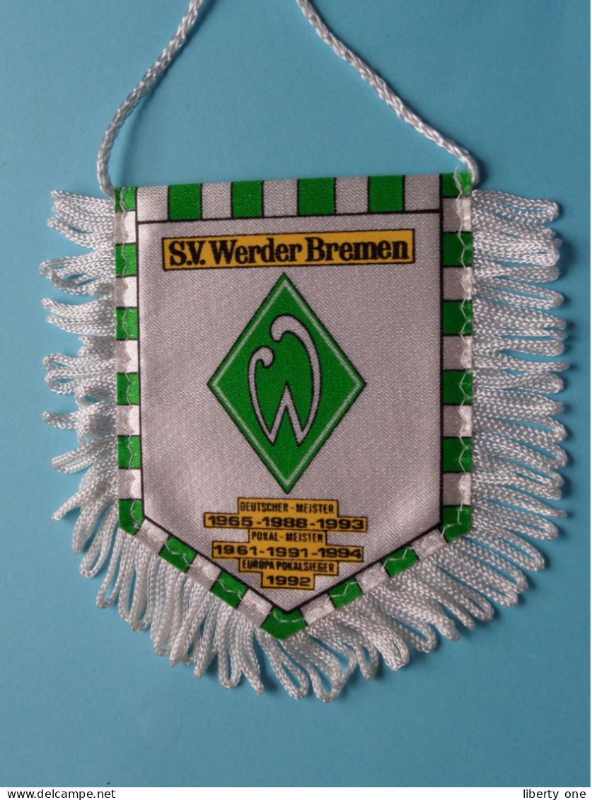 S.V. WERDER BREMEN >> WIMPEL (Drapeau) FANION De FOOTBALL / VOETBAL (Pennant) > ( See Scan ) +/- 10 X 8 Cm.! - Apparel, Souvenirs & Other