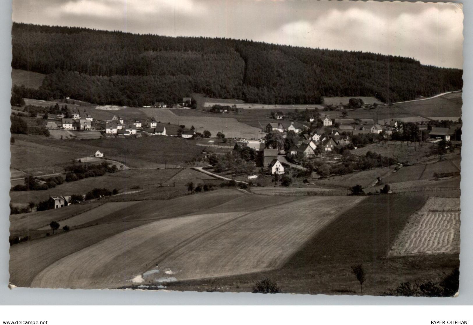 5942 KIRCHHUNDEM - BRACHTHAUSEN, Blick über Das Dorf - Olpe