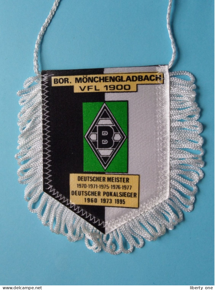 BOR. MÖNCHENGLADBACH VFL 1900 >> WIMPEL (Drapeau) FANION De FOOTBALL / VOETBAL (Pennant) ( See Scan ) +/- 10 X 8 Cm.! - Uniformes Recordatorios & Misc