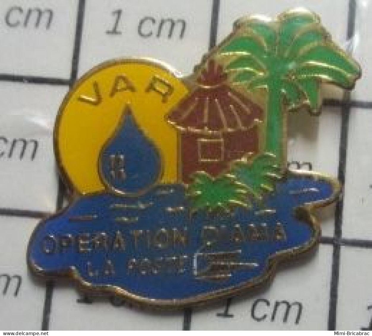 321 Pin's Pins / Beau Et Rare / POSTES / LA POSTE OPERATION D'AMA AFRIQUE GOUTTE D'EAU - Poste