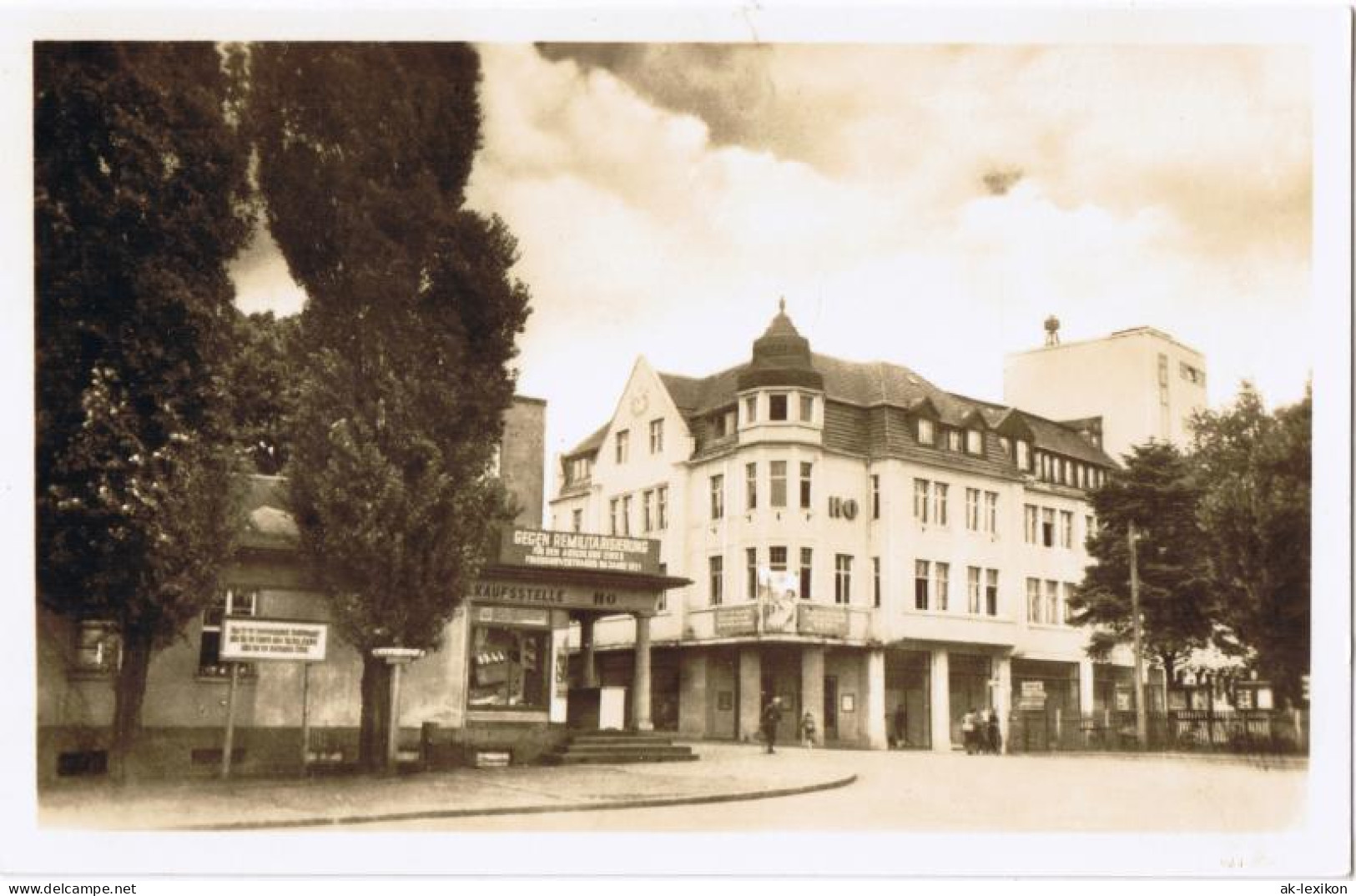 Senftenberg (Niederlausitz) Bahnhofstraße Mit HO-Kaufhaus "Friedensbewegung" 1953 - Senftenberg