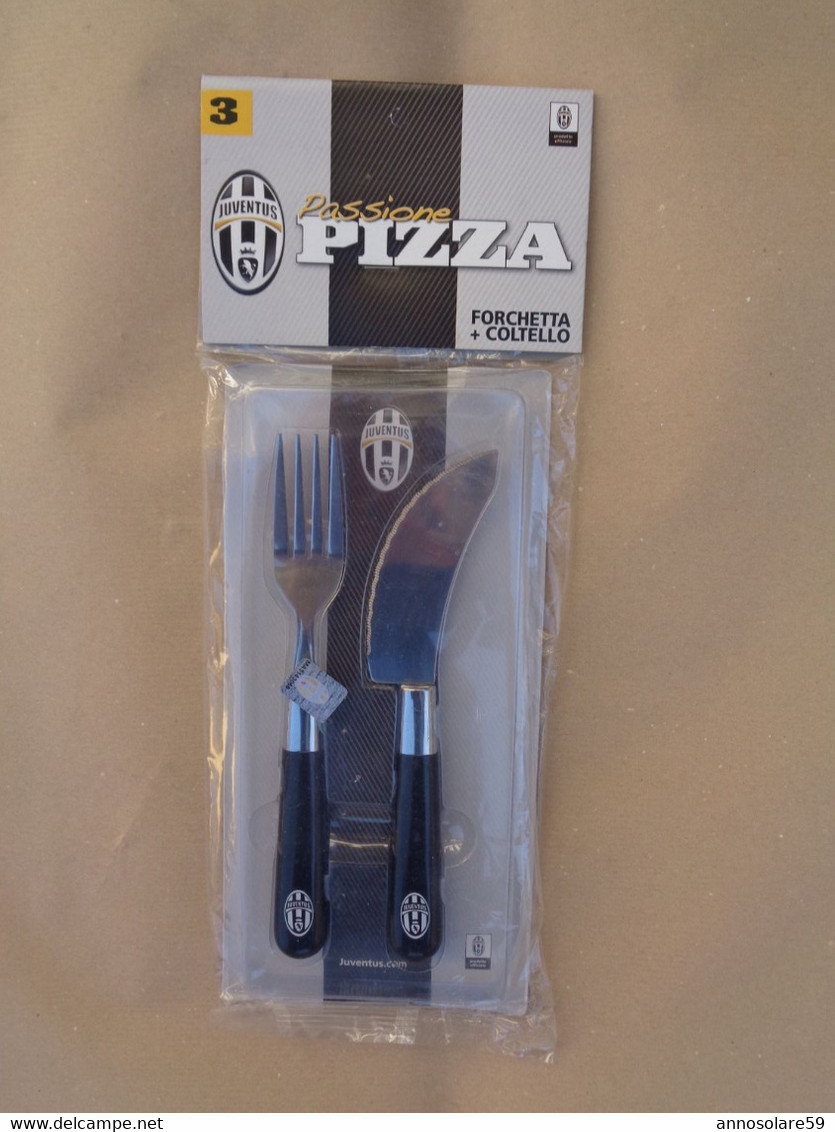 DUE POSATE PER PIZZA FORCHETTA E COLTELLO DELLA *JUVENTUS* - PRODOTTO UFFICIALE - LEGGI - Knives