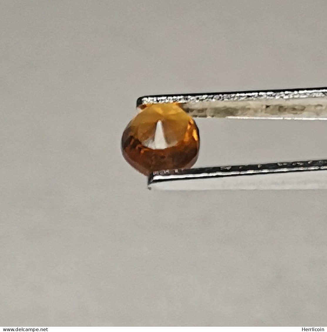 Grenat Hessonite Gemme naturelle du SRI-LANKA - Rond 0.76 Cts - 5 x 3 mm