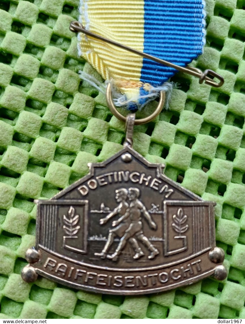 Medaille -  Raiffeisen Tocht Doetinchem . 1-4-1969  -  Original Foto  !!  Medallion  Dutch - Altri & Non Classificati