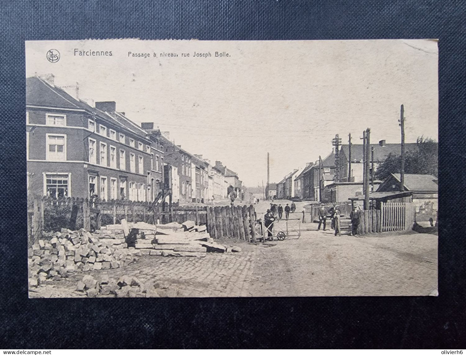 CP BELGIQUE (V1917) FARCIENNES (2 Vues) Passage à Niveau, Rue Joseph Bolle 1931 - Farciennes