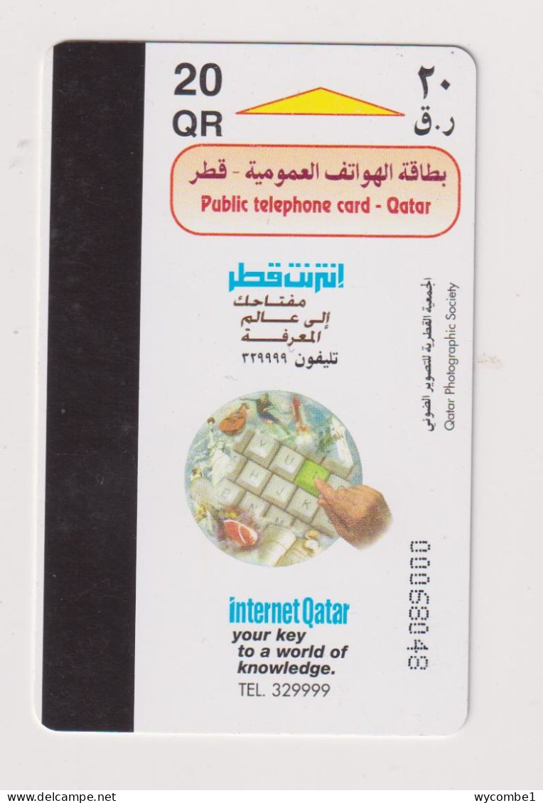 QATAR - Mobile Phone And Globe Magnetic Phonecard - Qatar