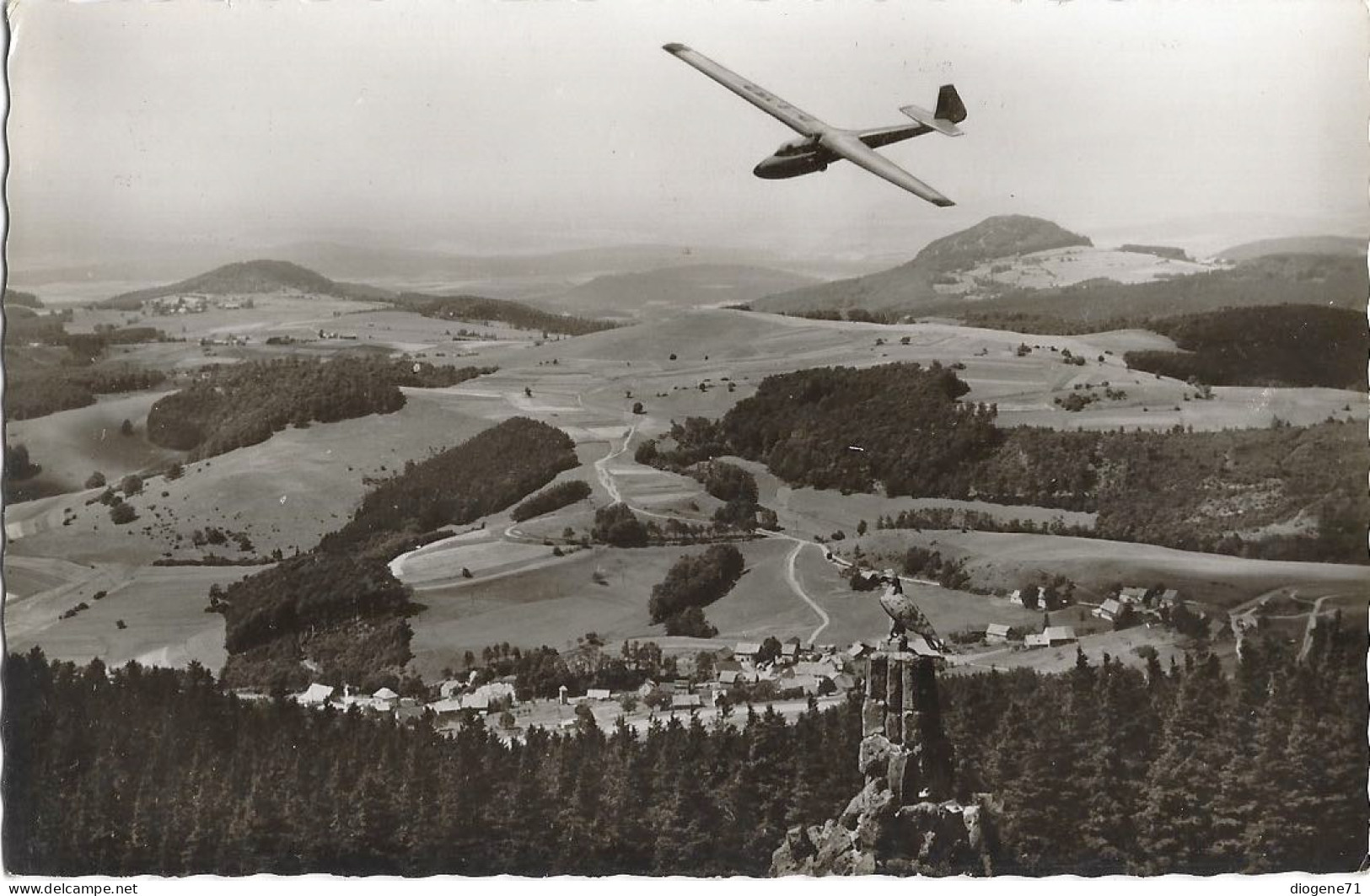 Wasserkuppe Rhön Fliegerdenkmal Mit Fernsicht Photo DPA - Rhoen