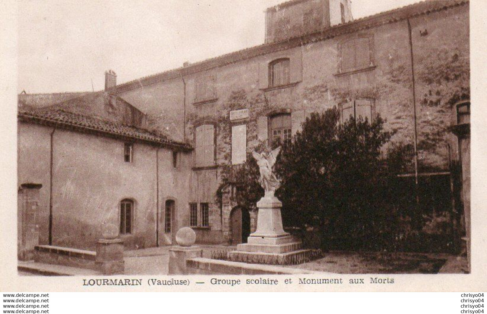 1V10 Mj   84 Lourmarin école Et Monument - Lourmarin