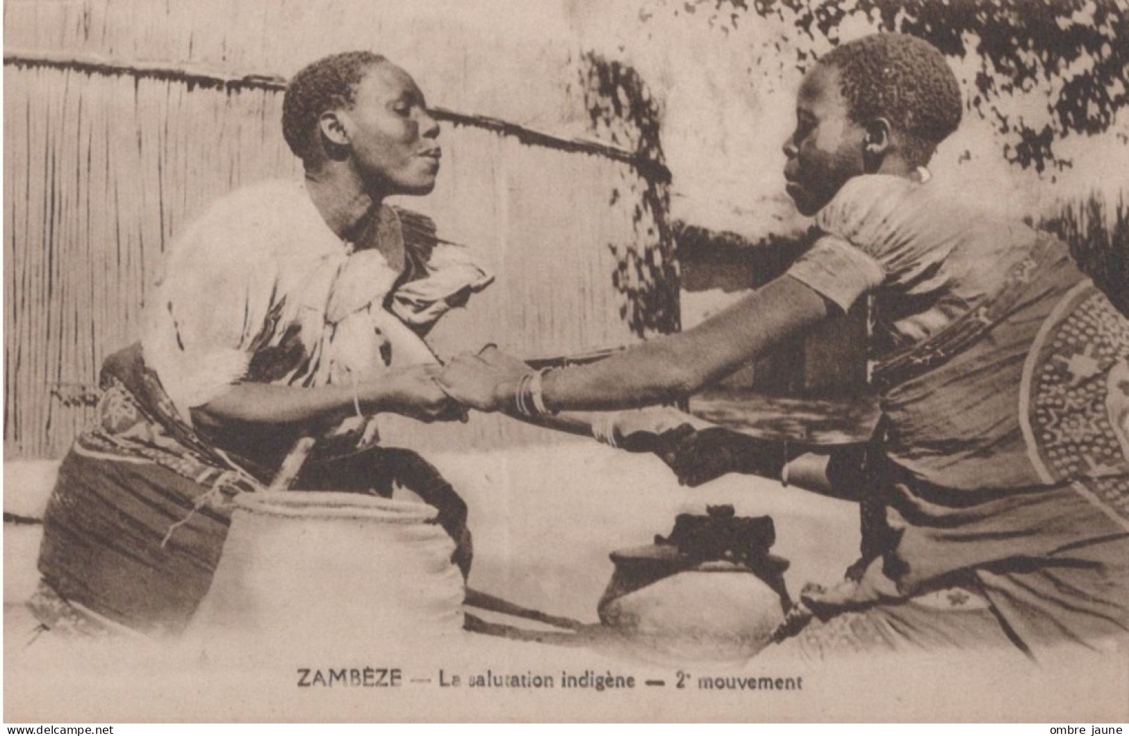 IS - ZAMBIE - ZAMBEZE - LOT DE 2 CARTES - Salutation Indigène Et Barque Sur Le Zambeze - Zambie