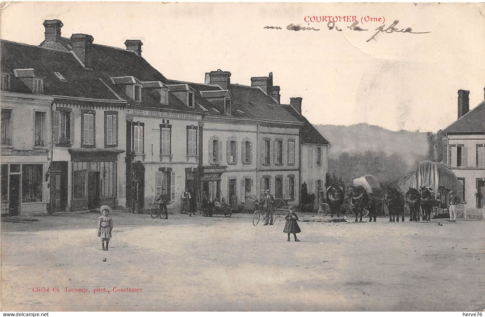 COURTOMER - La Place - Courtomer