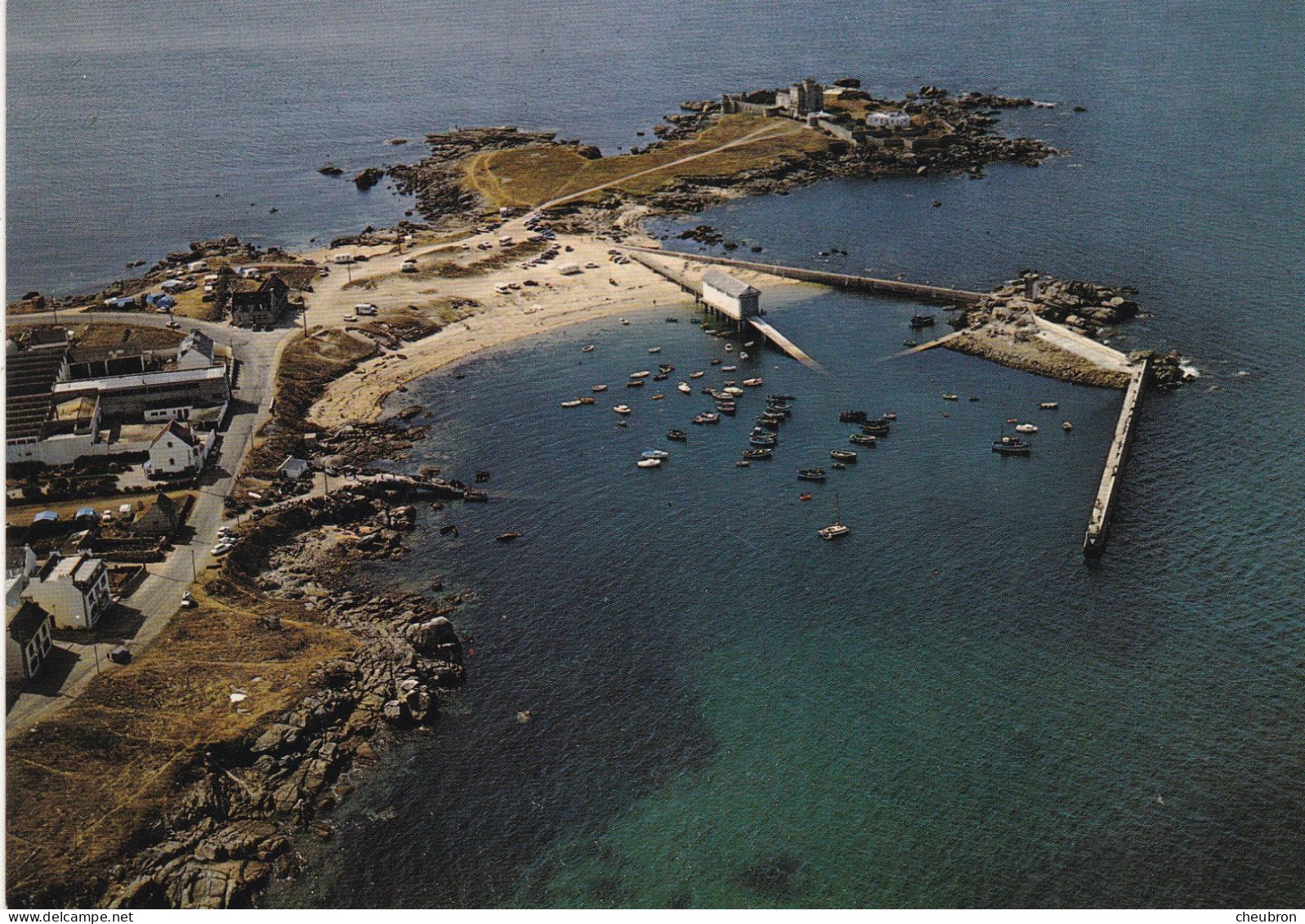 29 . TREGUNC. CPSM. VUE AERIENNE.A PROXIMITE DE NEVEZ LE PETIT PORT DE PECHE ET LA POINTE DE TREVIGNON - Trégunc