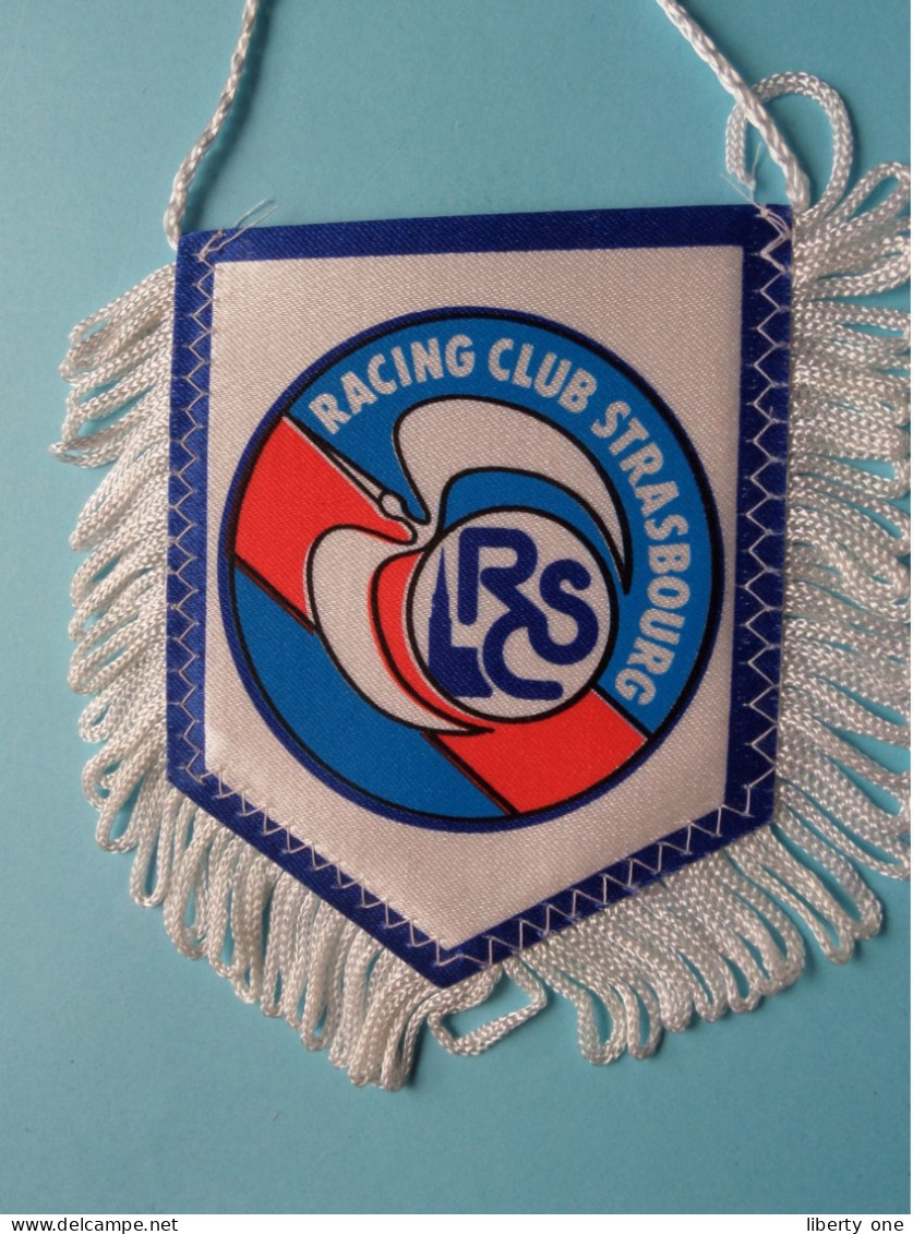 RACING CLUB STRASBOURG > FANION De FOOTBALL / VOETBAL (Pennant) WIMPEL (Drapeau) ( See Scan ) +/- 10 X 8 Cm.! - Apparel, Souvenirs & Other