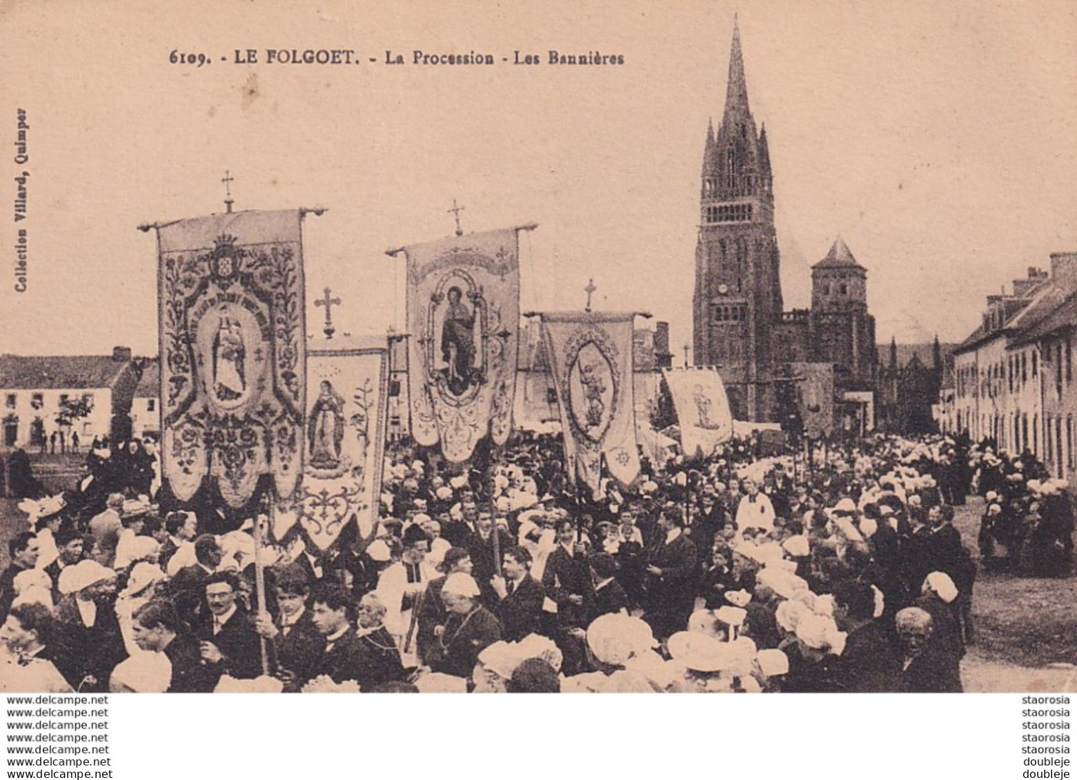 D29  LE FOLGOET  La Procession Les Bannières - Lesneven