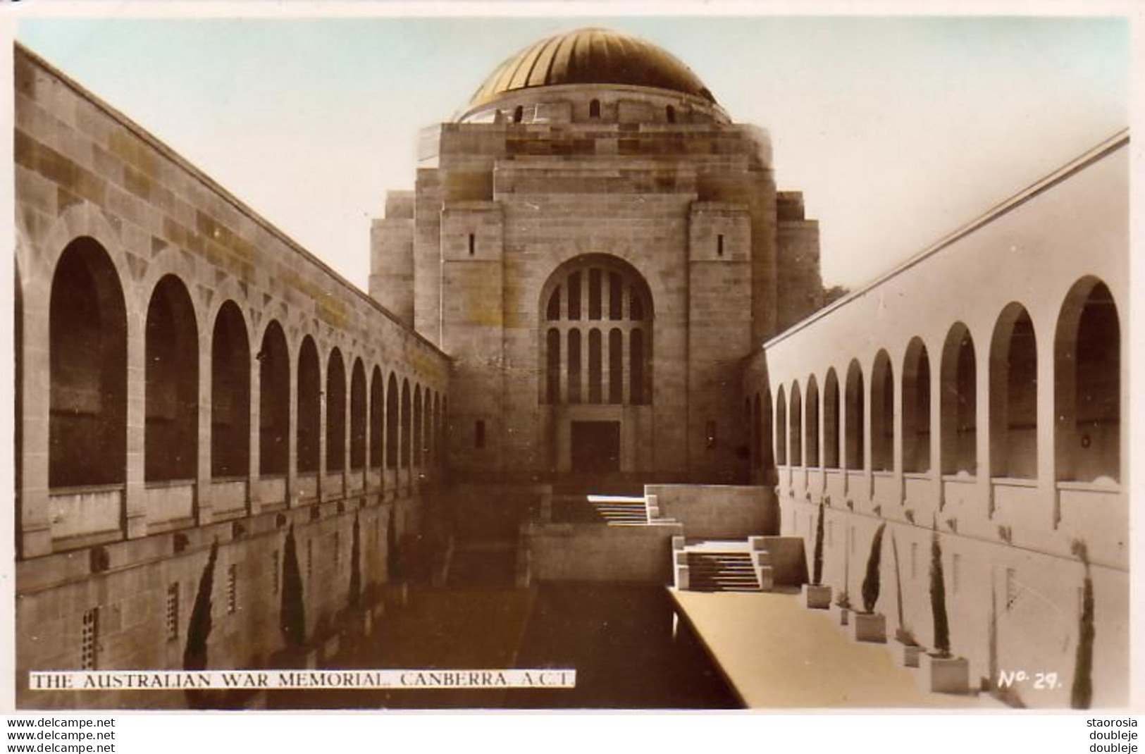 AUSTRALIA   CANBERRA  (A.C.T)   The Australian War  Memorial  ( Real Photo ) - Canberra (ACT)