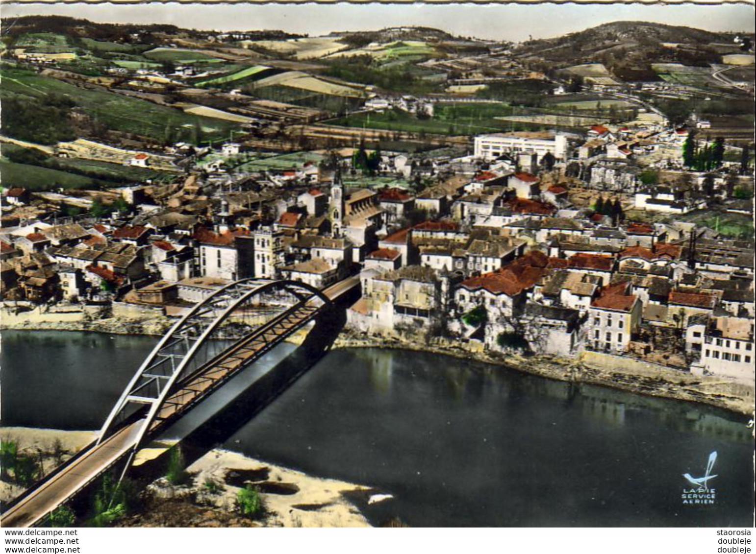 D47  En Avion Au Dessus De CASTELMORON  Vue Générale      ....... - Castelmoron