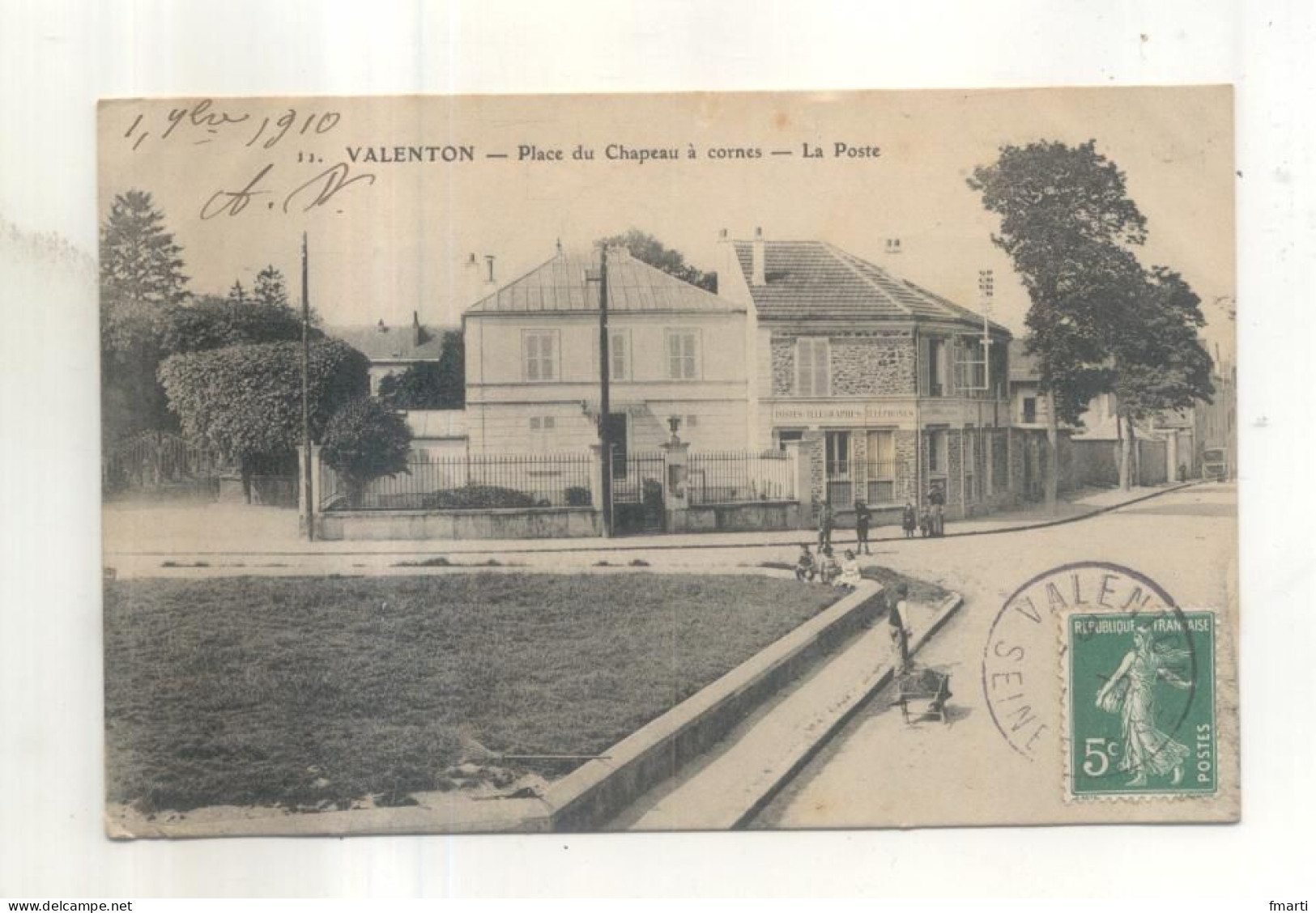 11. Valenton, Place Du Chapeau à Cornes, La Poste - Valenton