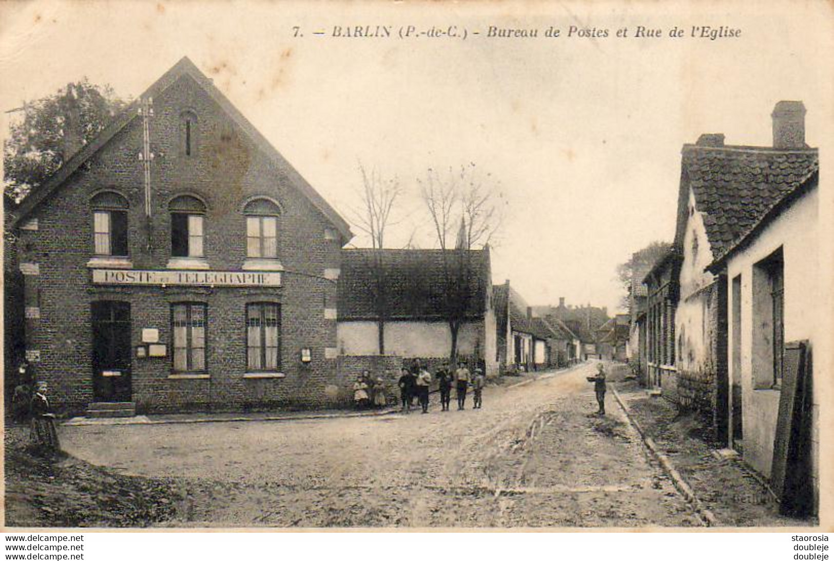 D62  BARLIN  Bureau De Postes Et Rue De L'Église - Barlin
