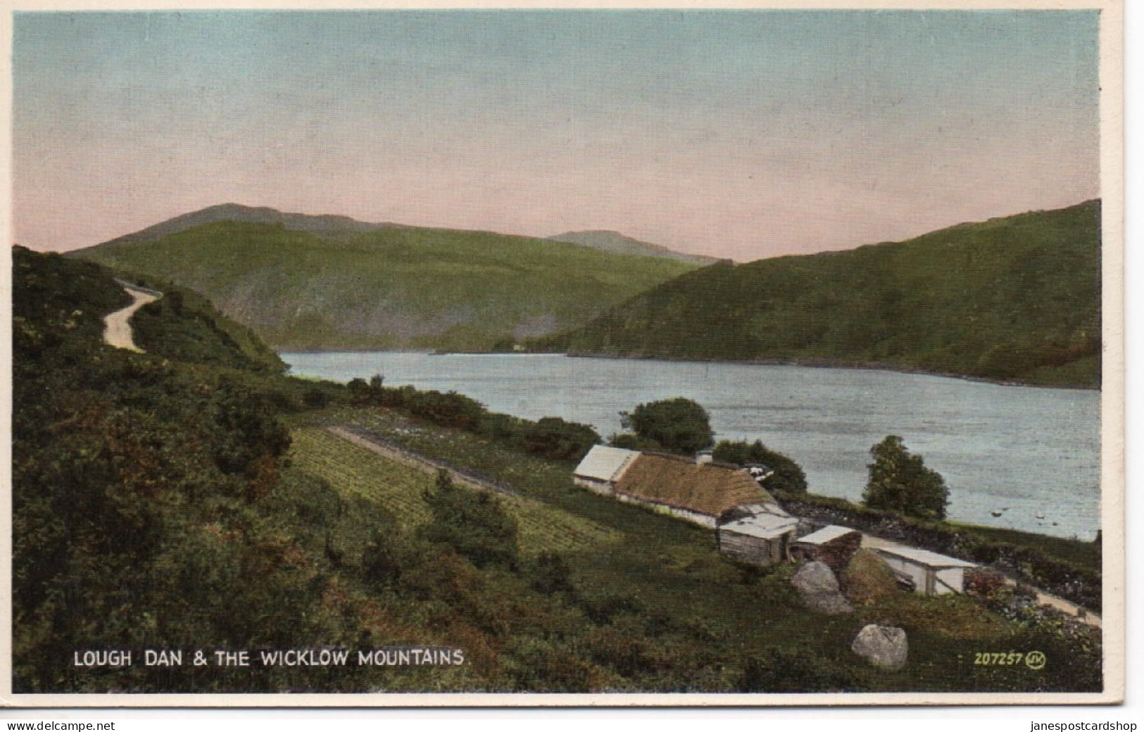 COLOURED POSTCARD - LOUGH DAN & THE WICKLOW MOUNTAINS   - COUNTY WICKLOW - IRELAND - Wicklow