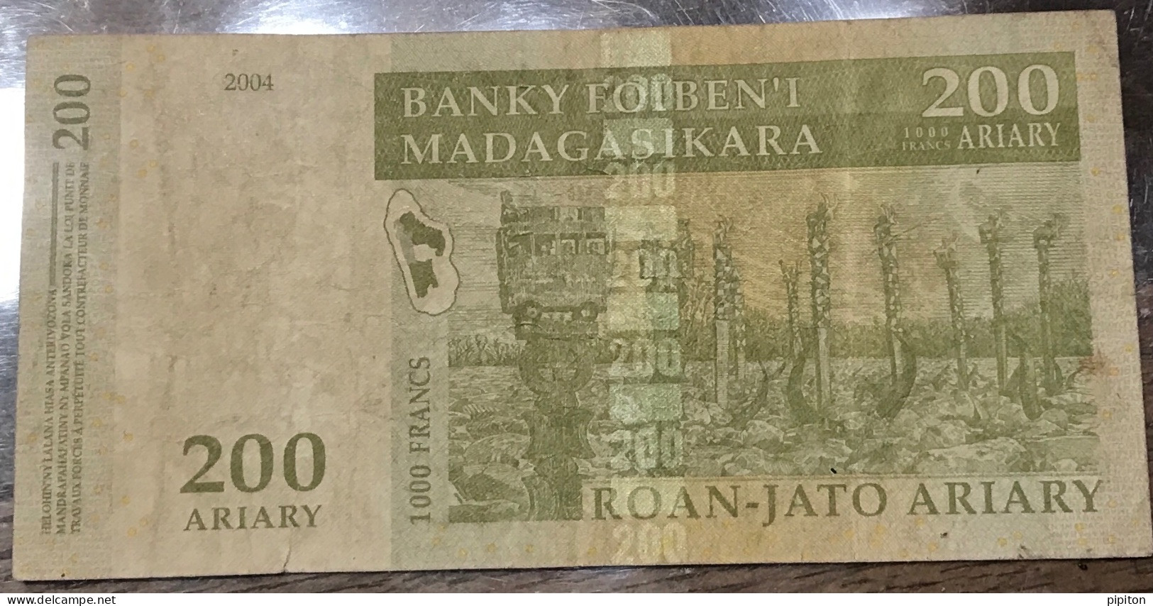 Billets Madagascar De 1000 F En 2004 - Madagaskar