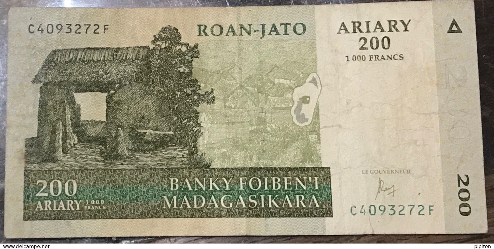 Billets Madagascar De 1000 F En 2004 - Madagaskar