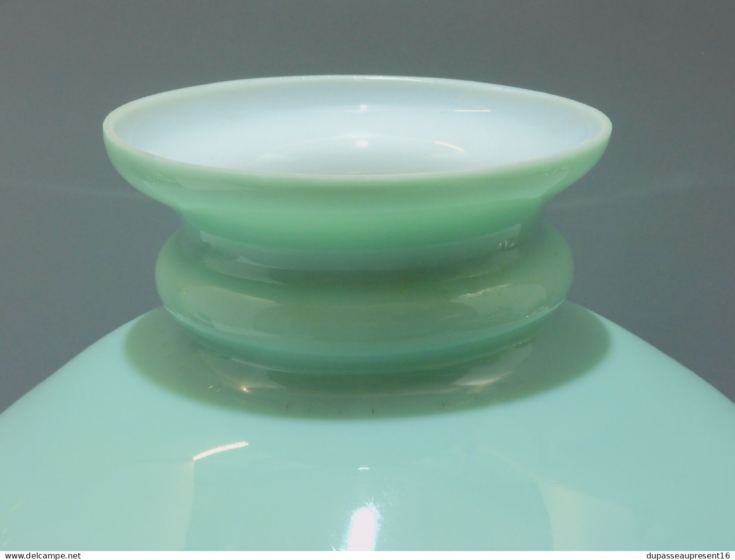 -SUPERBE GRANDE OPALINE De LUSTRE XIXe VERT CELADON Doublé BLANC  LUMINAIRE   E - Leuchten & Kronleuchter