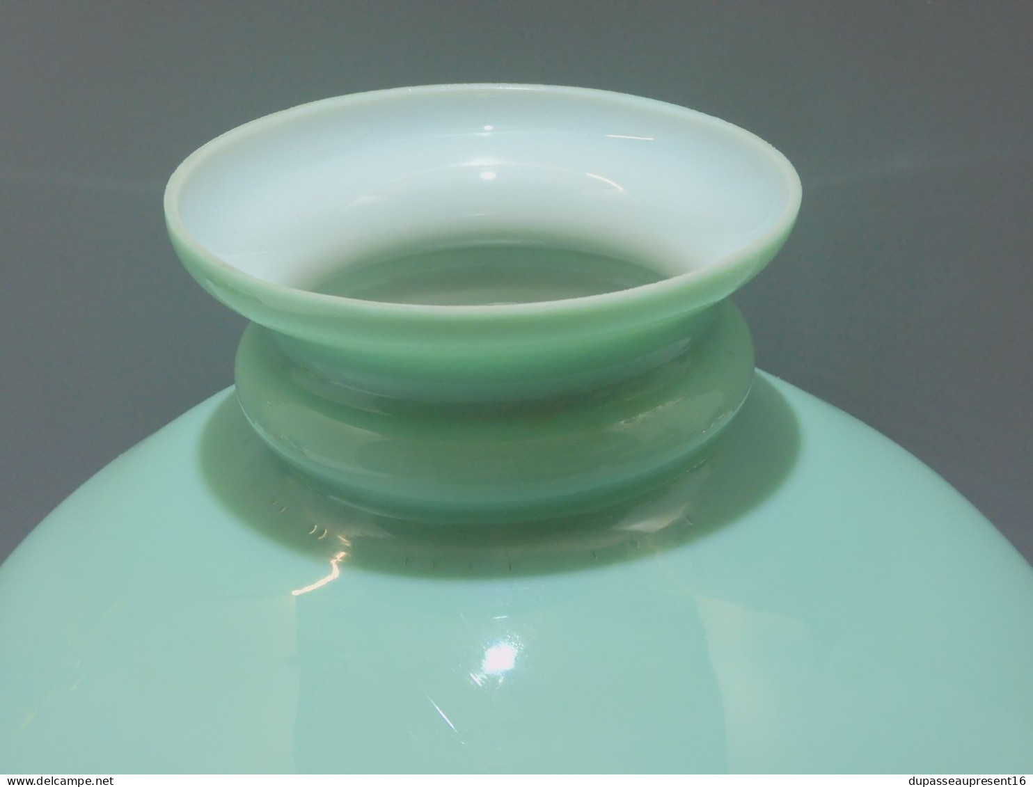 -SUPERBE GRANDE OPALINE De LUSTRE XIXe VERT CELADON Doublé BLANC  LUMINAIRE   E - Lantaarns & Kroonluchters