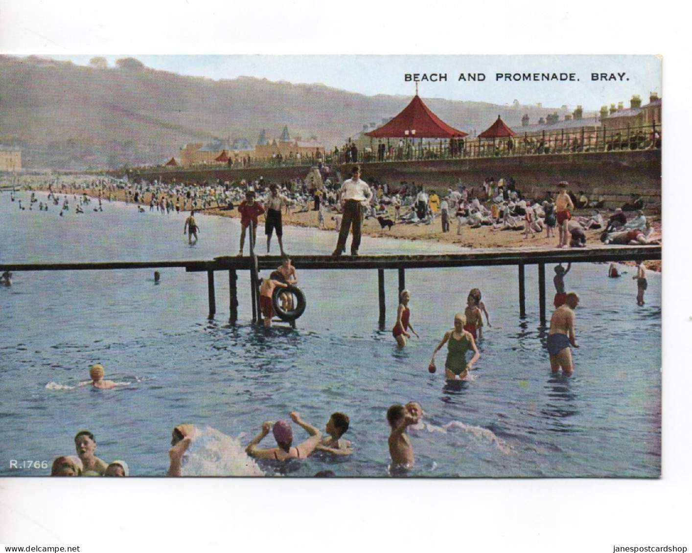 COLOURED POSTCARD -THE BEACH AND PROMENADE - BRAY - COUNTY WICKLOW - IRELAND - Wicklow