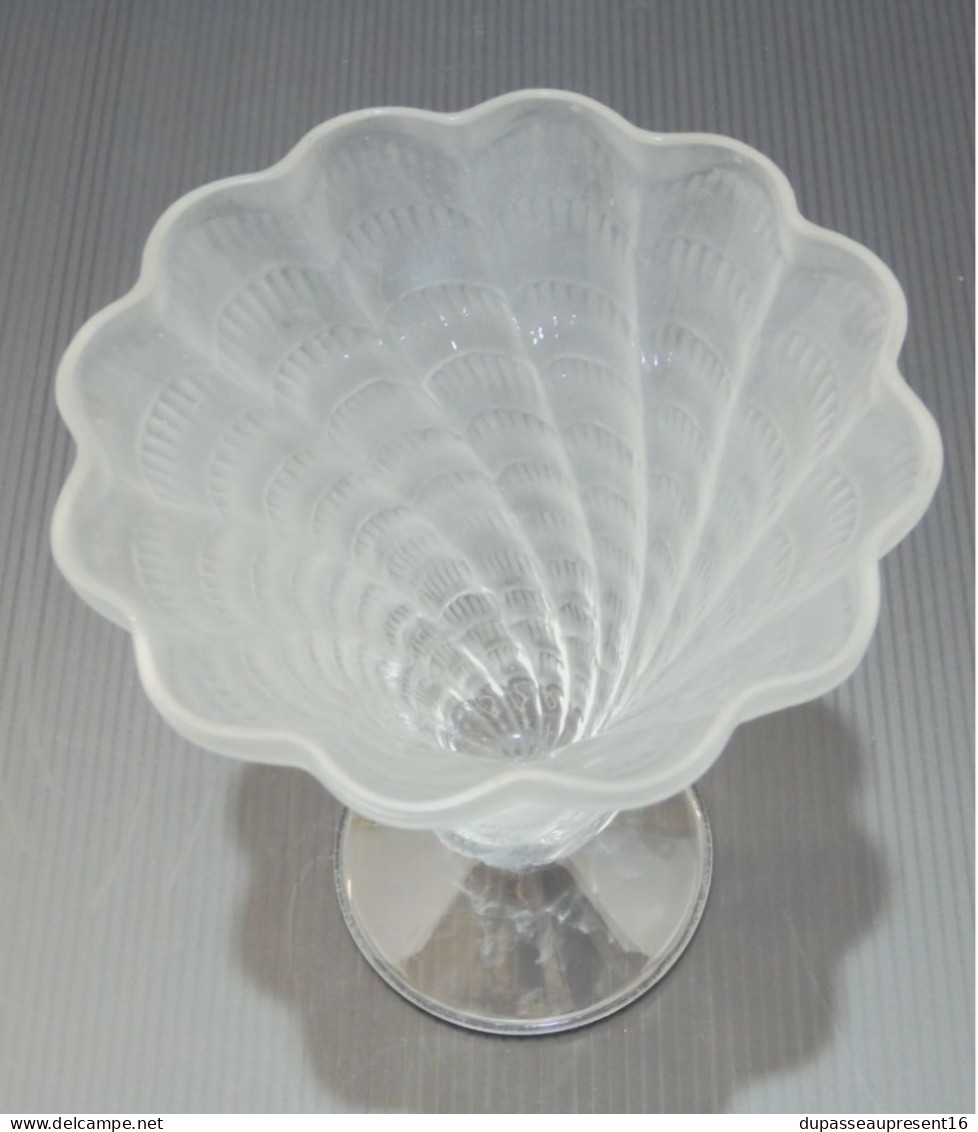 -TRES JOLI &  Fin VASE CRISTAL LALIQUE FRANCE LUCIE Satiné forme trompette    E